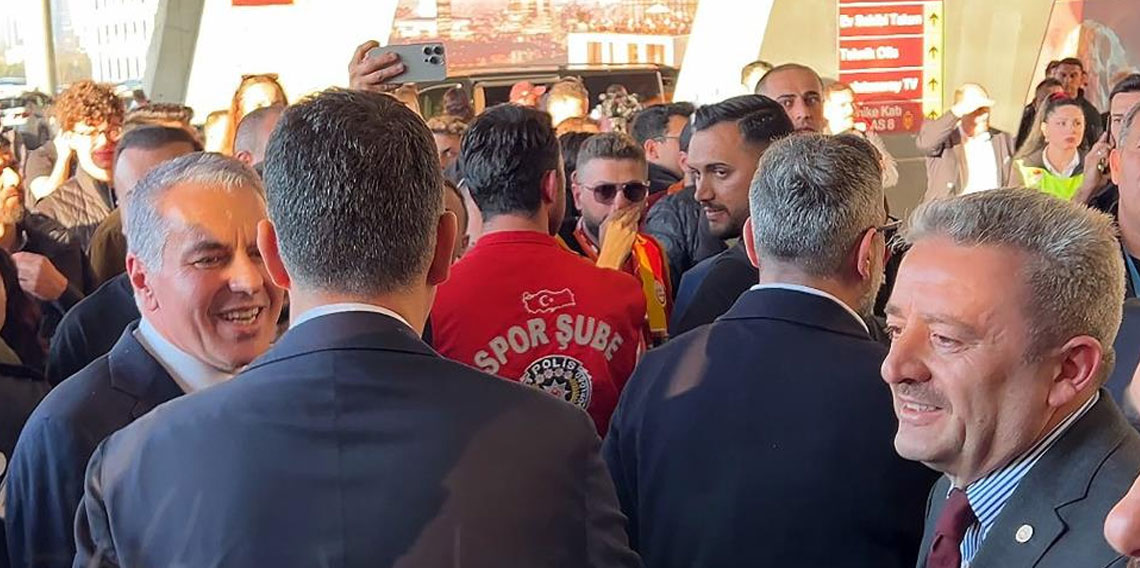 Galatasaraylı yöneticiler, Fenerbahçeli yöneticileri karşıladı