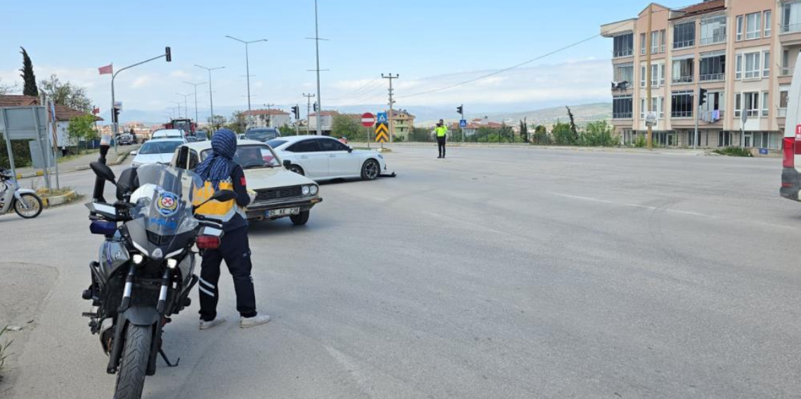 Samsun Vezirköprü’de kaza: Otomobil ile motosiklet çarpıştı, 1 kişi yaralandı