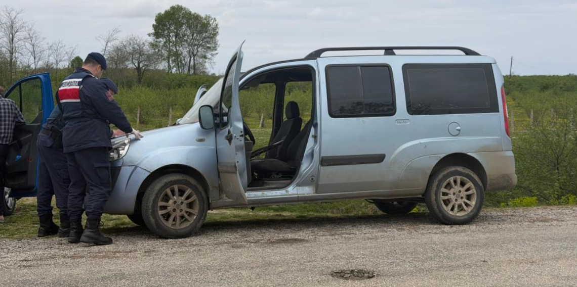 Aracında silahla vurulmuş halde bulundu