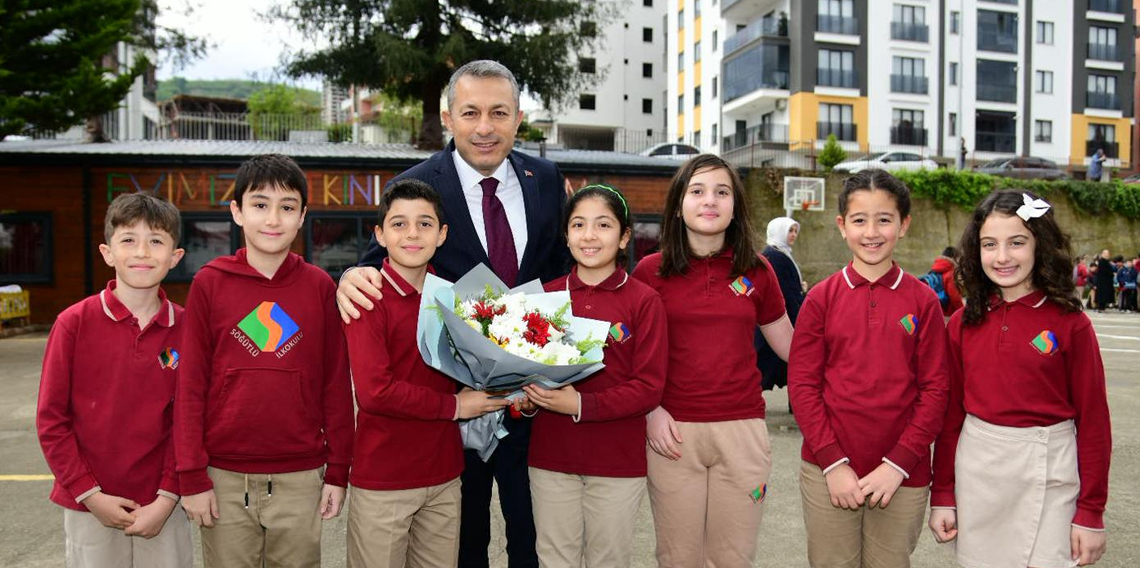 Vali Tahir Şahin’den Söğütlü İlkokulu’na Ziyaret! Öğrenci ve Öğretmenlerle Buluştu