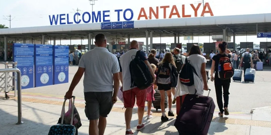 Antalya'da erken rezervasyonlarda talep umudu sürüyor