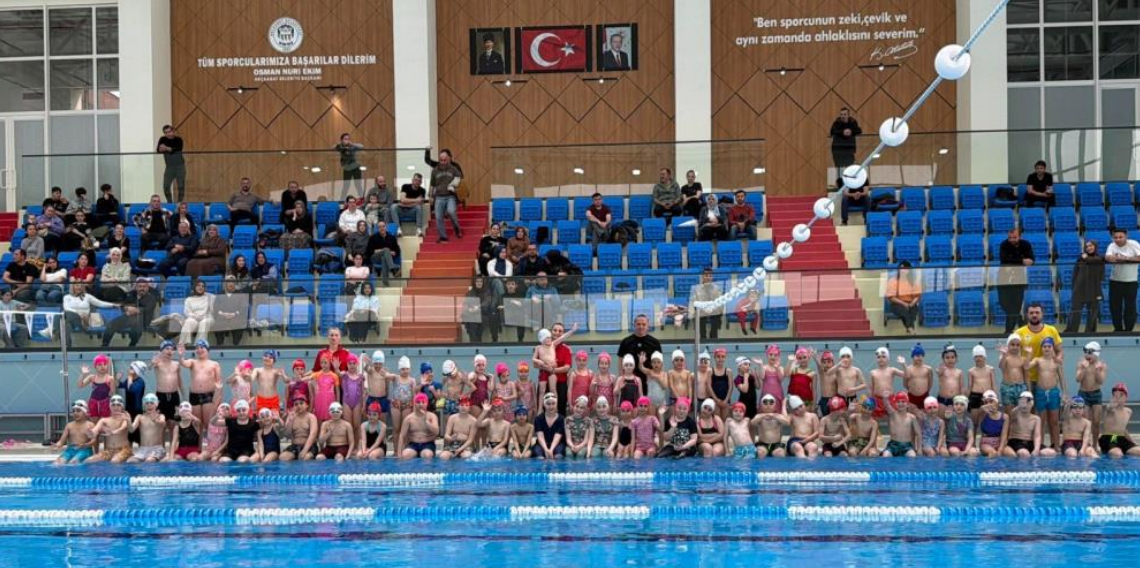 Akçaabat Belediyesi yüzme kursu ilk kursiyerlerini uğurladı