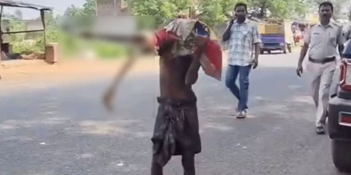 Hindistan'da mezardan kardeşini çıkarıp para çekmeye gitti