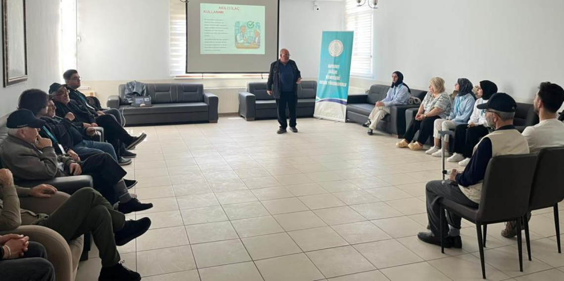 Bayburt’ta huzurevi sakinlerine akılcı ilaç kullanımı anlatıldı