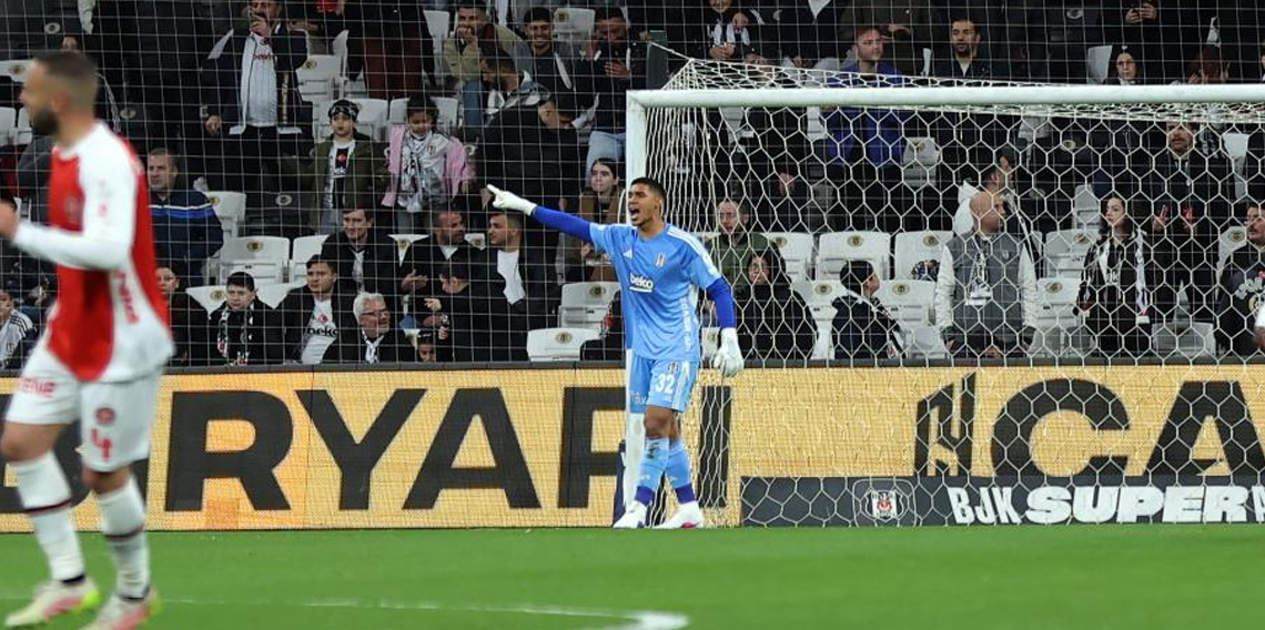 Devis Vasquez, ilk maçında kalesini gole kapadı