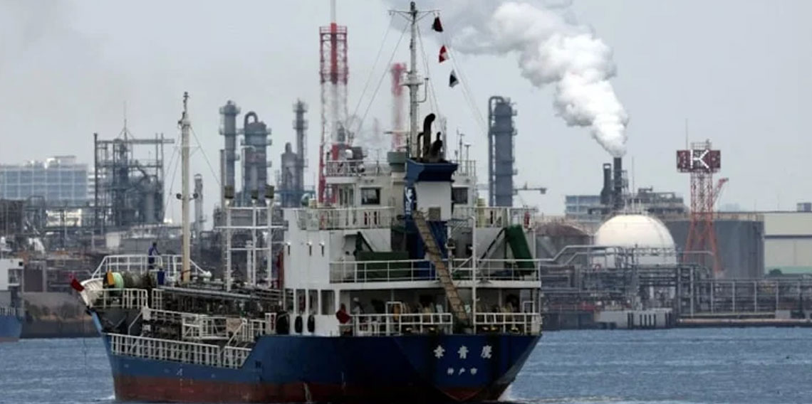 Süper Japon tankeri Hürmüz Boğazı'ndan geçti!