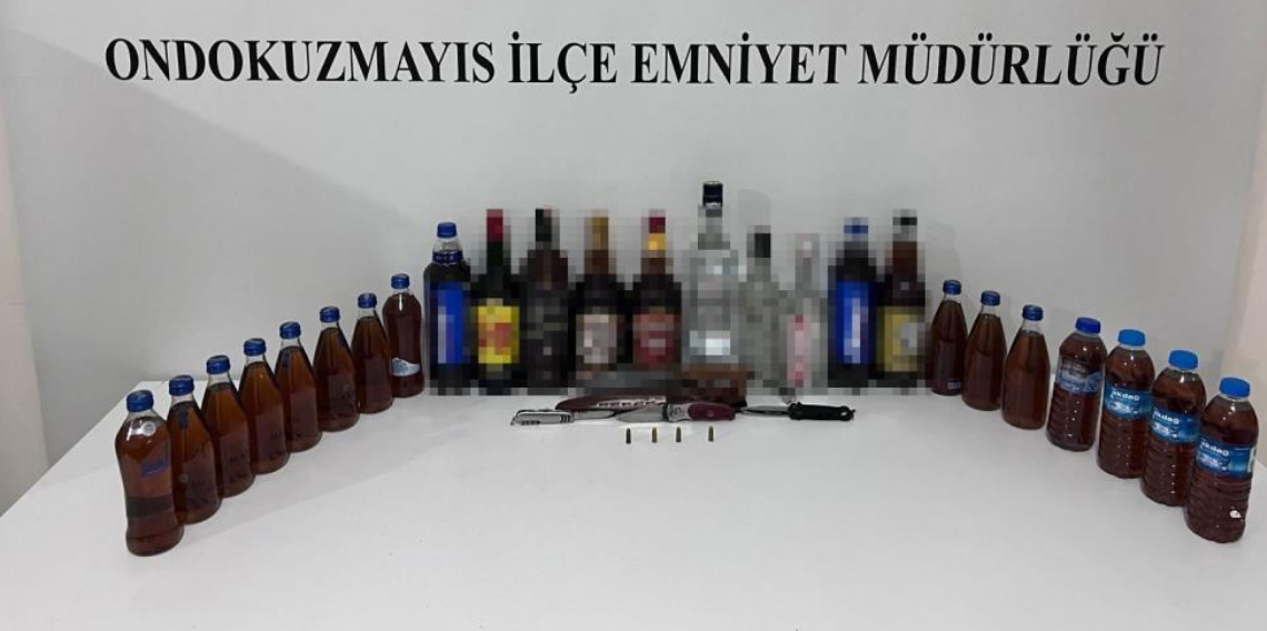 Samsun’da alkollü sürücüye şok, Araçtan sahte içki, bıçak ve fişek çıktı