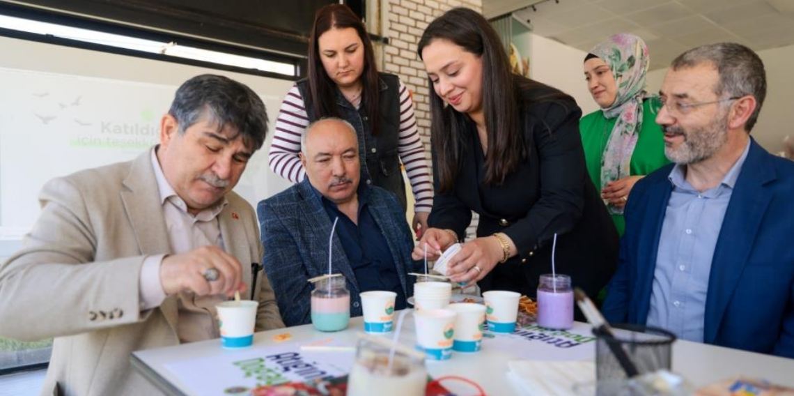 Cam atıklar değerleniyor, kavanozlar mum oluyor