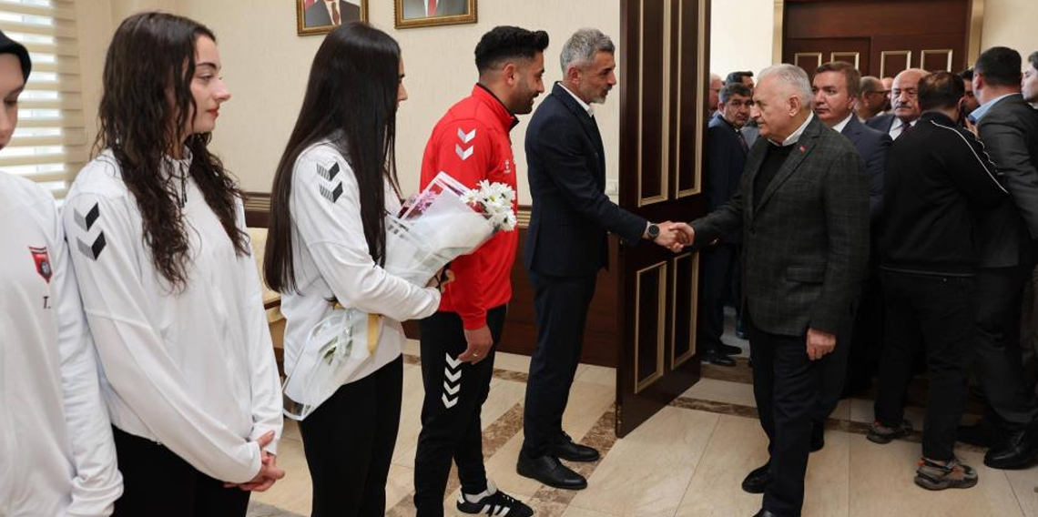 Yıldırım’dan Türkiye Şampiyonası’na katılacak voleybolculara tebrik