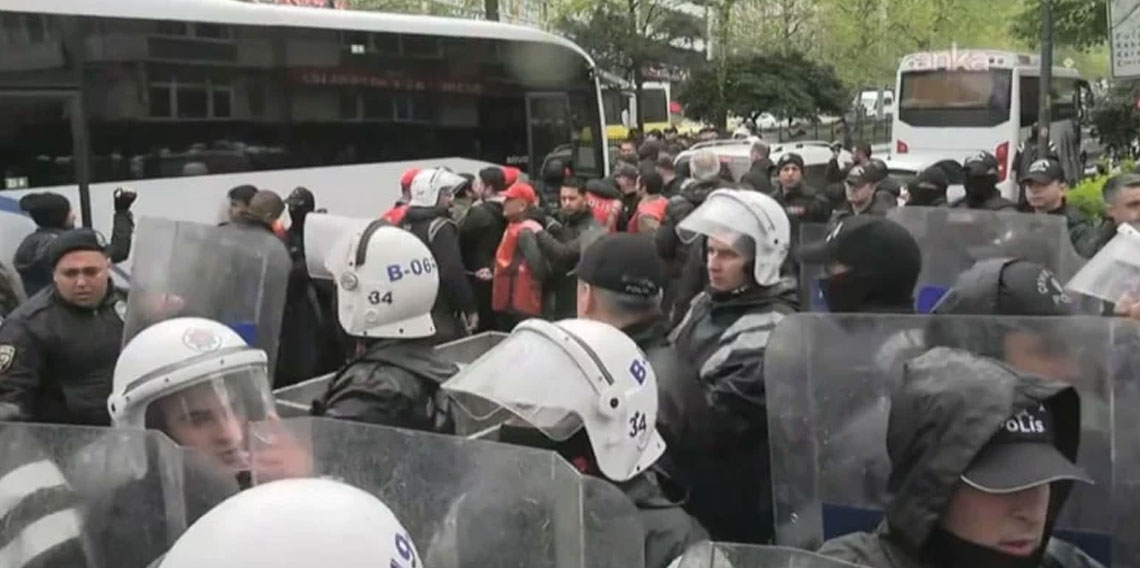 Taksim'e yürümek isteyen bir grup arbedeye neden oldu
