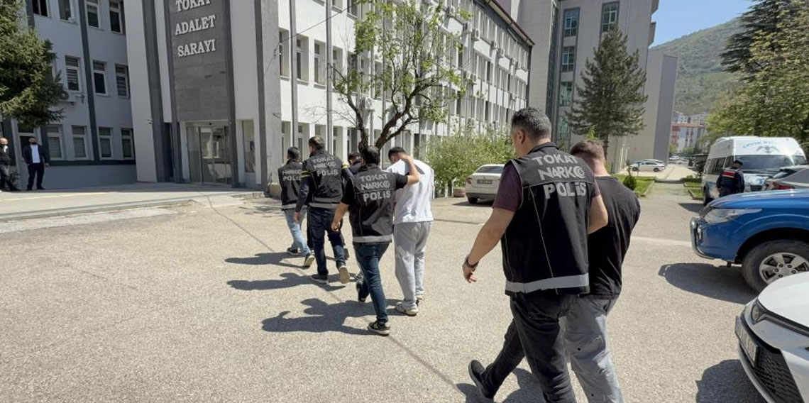 Tokat’ta 936 adet sentetik uyuşturucu hapla yakalanan 2 şüpheli tutuklandı