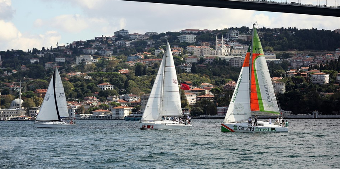 Yelken yarışları nedeniyle İstanbul Boğazı gemi trafiğine kapatıldı