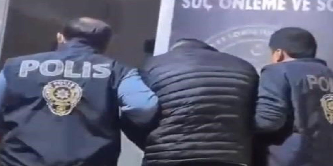 50 yıl hapis cezasıyla aranan şüpheli gardıropta yakalandı