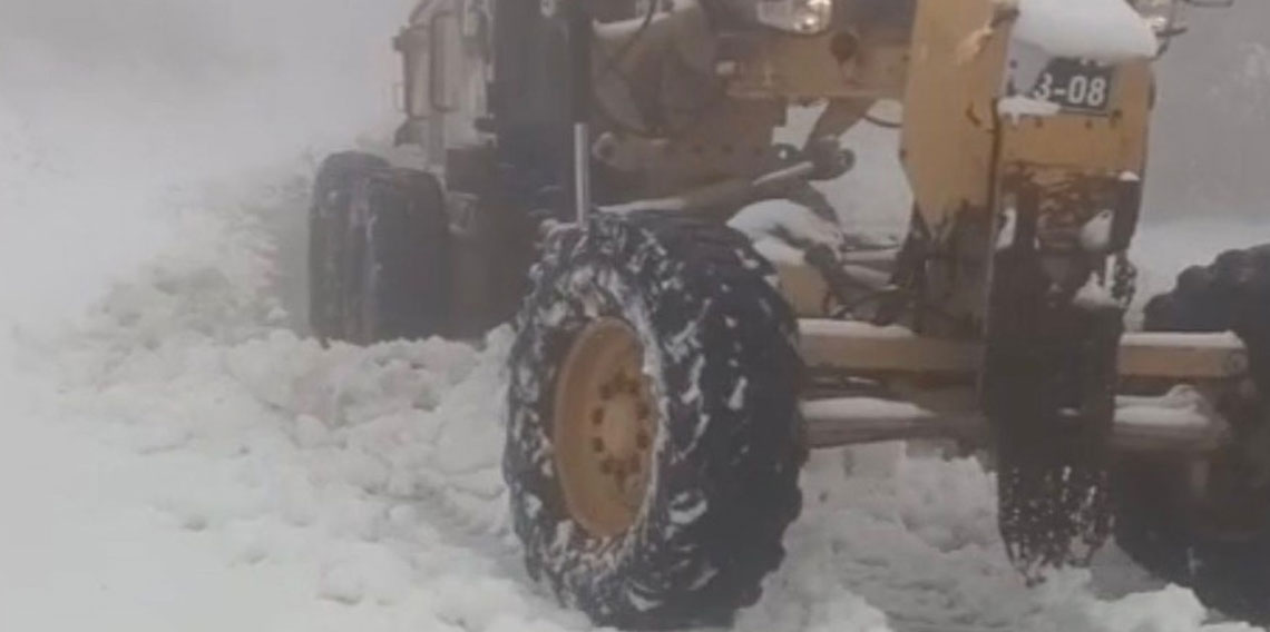 Kartepe'de bahar ayında kar ve buzlanma mesaisi
