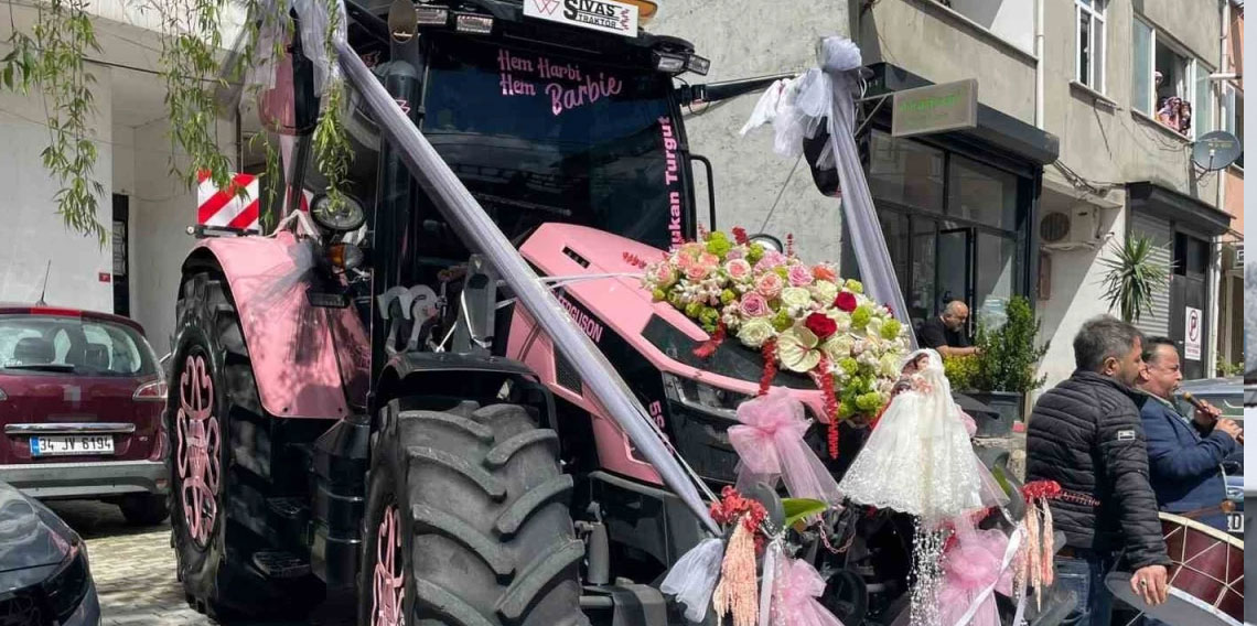 Sivas'tan İstanbul'a getirdiği pembe traktörle gelin almaya gitti