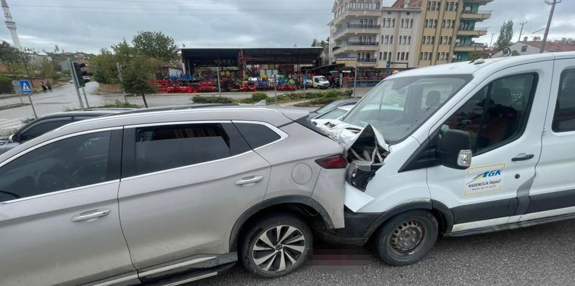 Çorum’da 3 araç çarpıştı: 2 yaralı