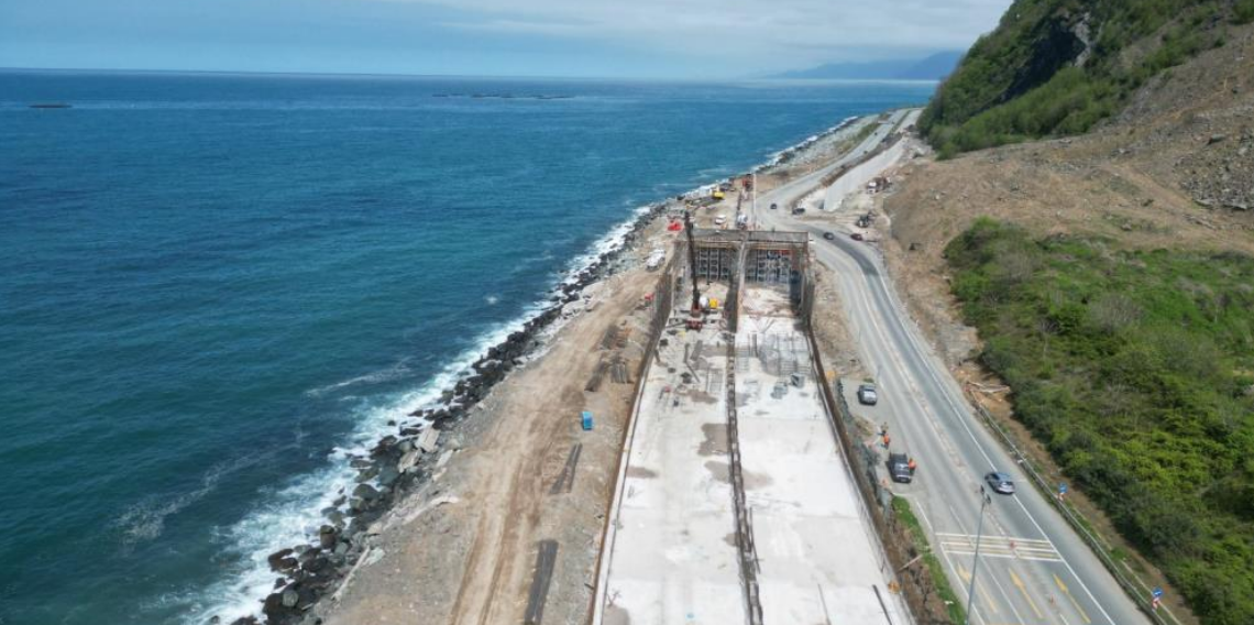 Karadeniz Sahil Yolu üzerindeki heyelan bölgesinde tünel çalışması sürüyor