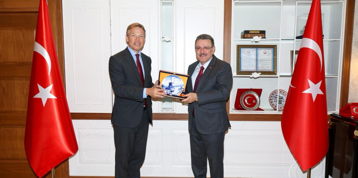 Ahmet Metin Genç Büyükelçi Wijnands ile görüştü