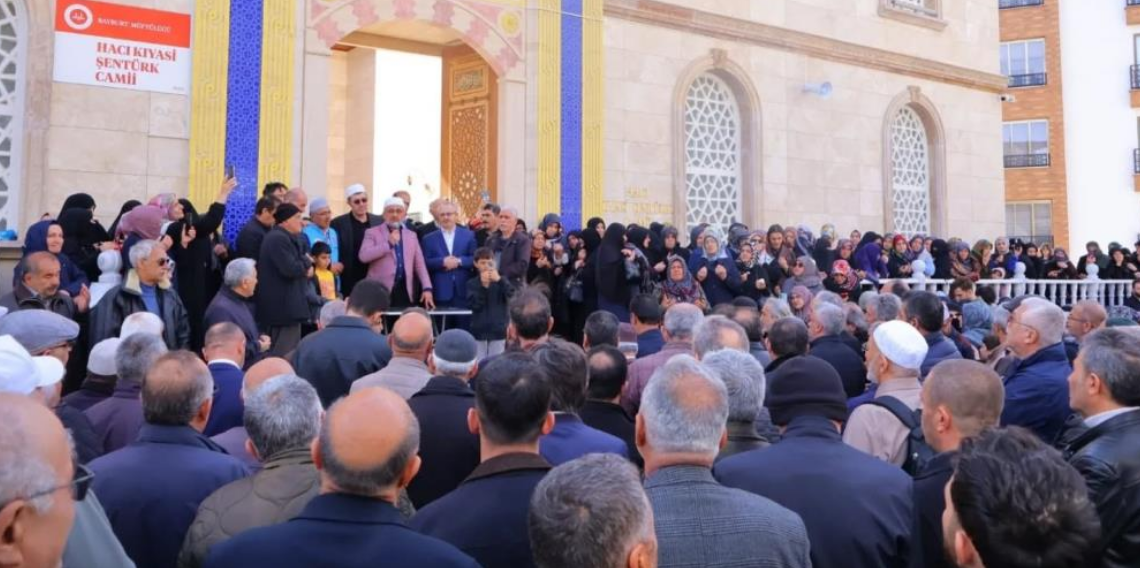 Bayburt’ta hacı adayları dualarla uğurlandı. Duygu dolu anlar yaşandı