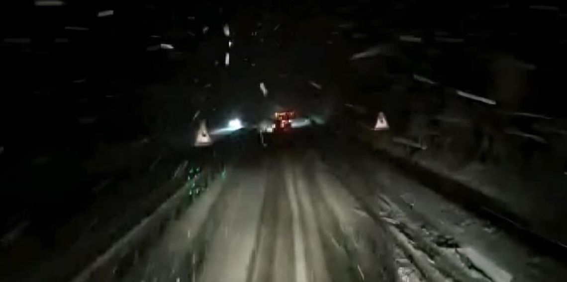 Ani kar yağışı nedeniyle bazı yollar ulaşıma kapatıldı