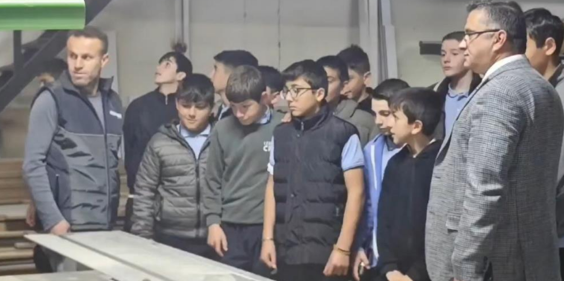 Sinop’ta öğrenciler ustalarla buluştu. Meslekleri yerinde tanıma fırsatı