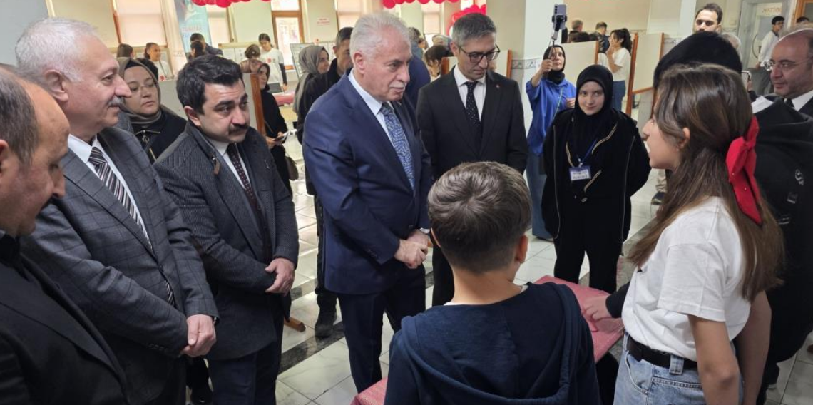 Bayburt Ortaokulu öğrencilerinden bilim fuarı