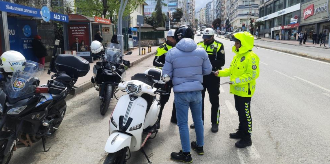 Samsun’da lise önünde trafik farkındalığı: Öğrencilere hayati kurallar anlatıldı