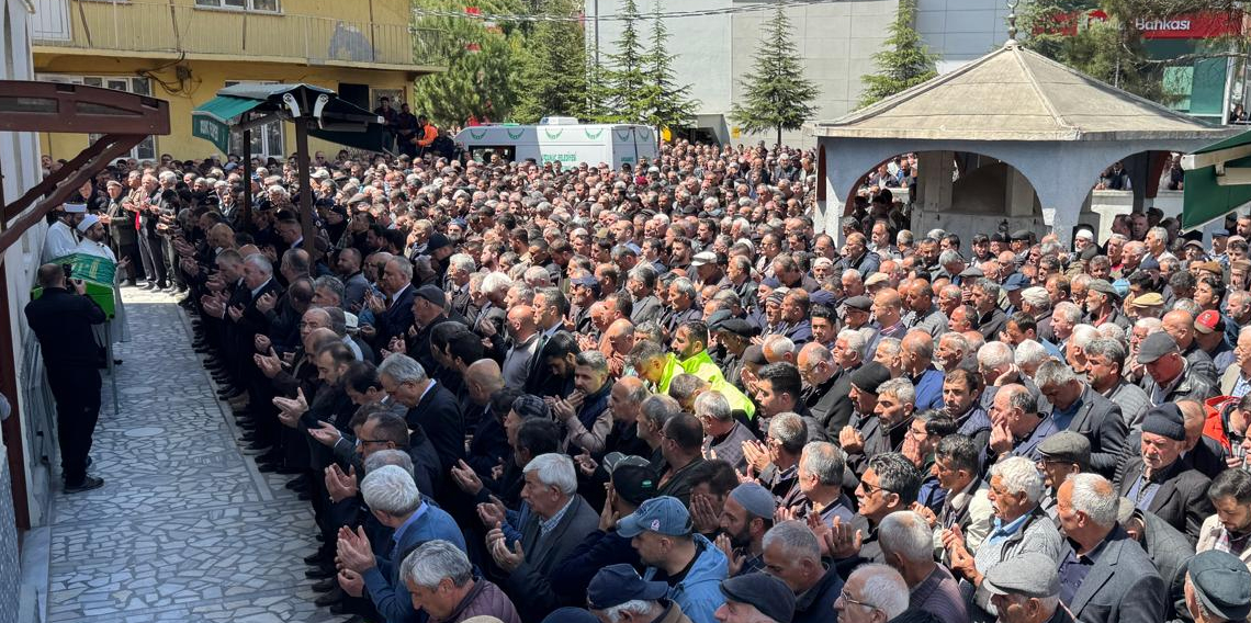 Artvin'de çığ altında kalan çoban defnedildi