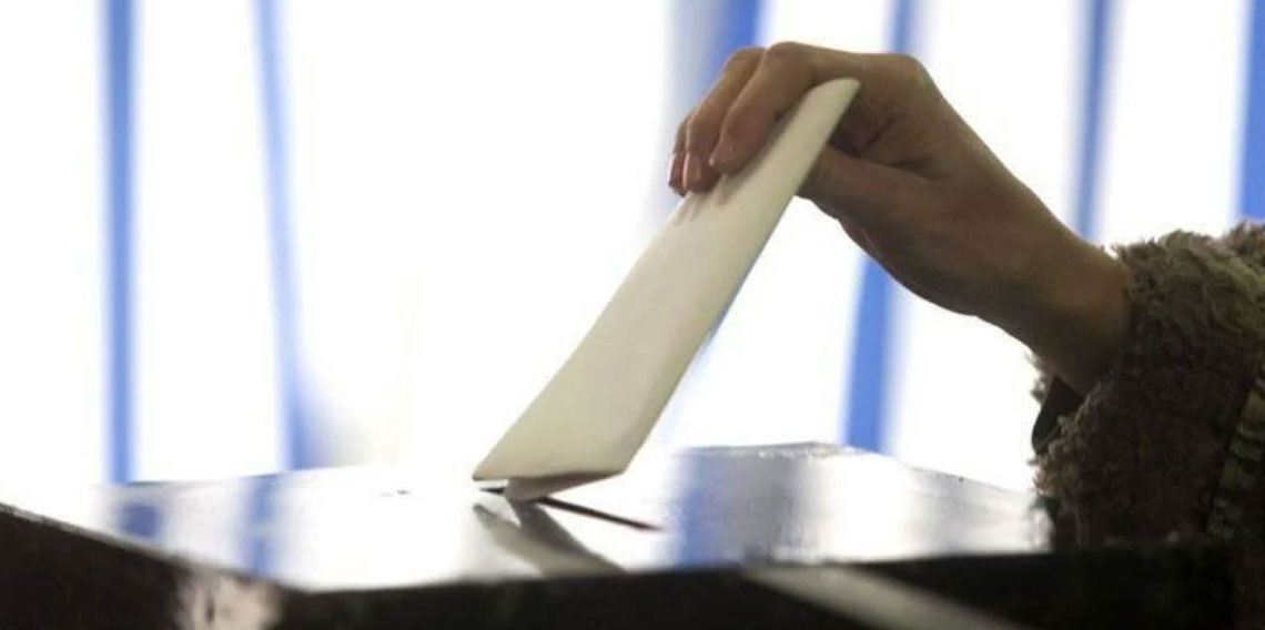 İngiltere'de halk yerel seçimler için sandık başında