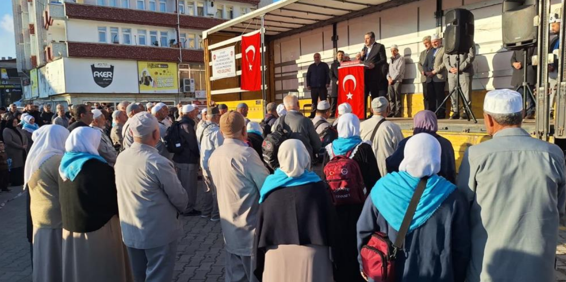 Vezirköprü’de 80 Hacı Adayı Dualarla Kutsal Topraklara Uğurlandı