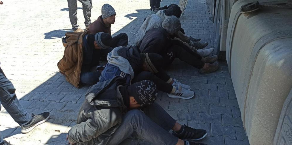 Tokat Erbaa’da Tır Operasyonu: Konteynerde Saklanan 7 Kaçak Göçmen Yakalandı