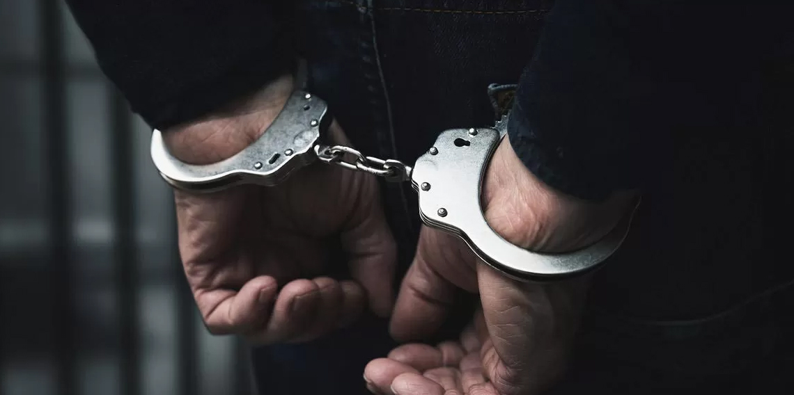 AVM’de yankesicilik yapan 2 şüpheli yakalandı