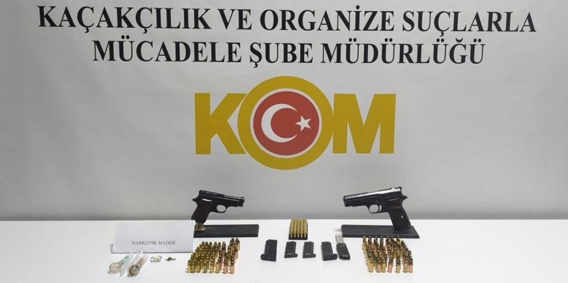 Atakum’da operasyonda silah ve uyuşturucu ele geçirildi