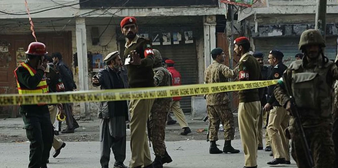 Pakistan’da karakola bombalı saldırı: 12 ölü, 2 yaralı