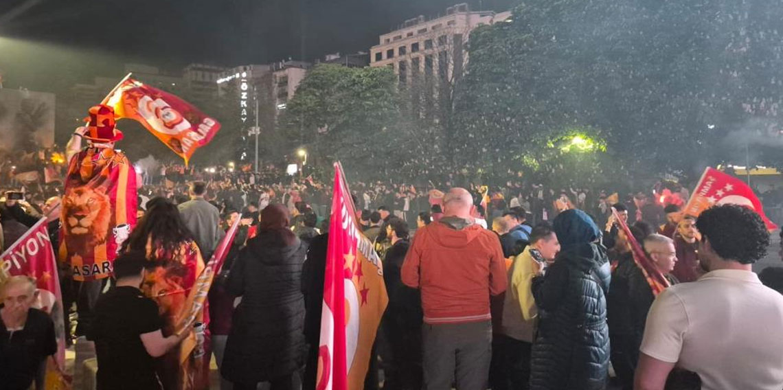 Galatasaraylı taraftarlar şampiyonluk heyecanını paylaştı