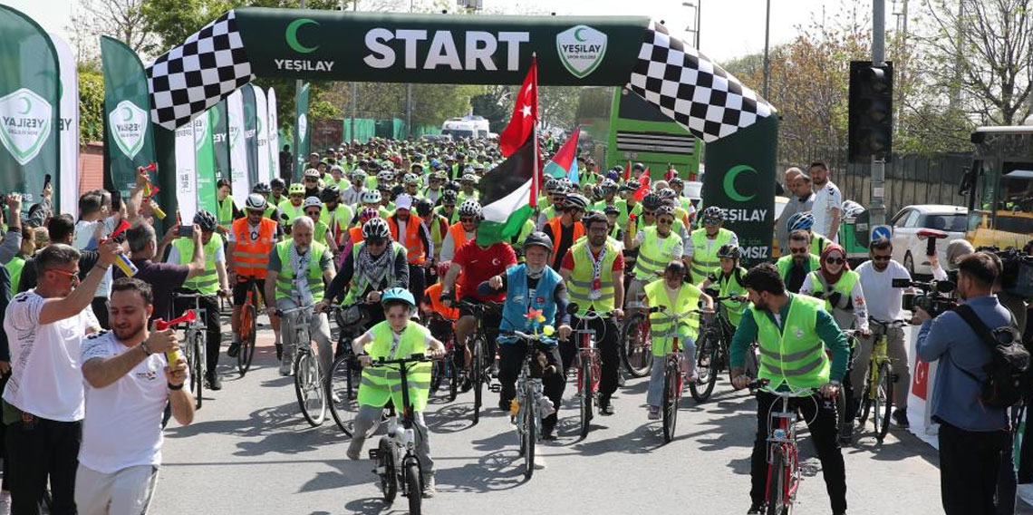 Yüzlerce kişi Sumud filosuna destek için pedal çevirdi