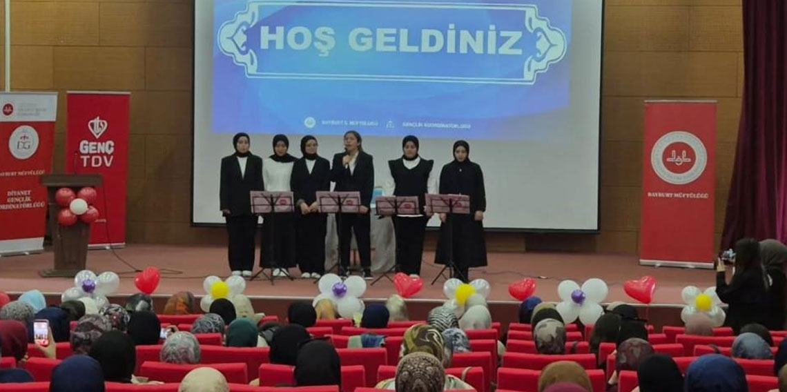 Bayburt’ta üniversite öğrencileri yıl sonu buluşmasında bir araya geldi