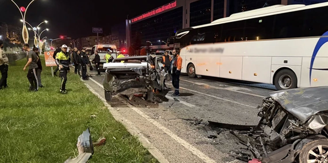 Yozgat'ta 4 otomobil birbirine girdi: 1'i ağır 7 yaralı