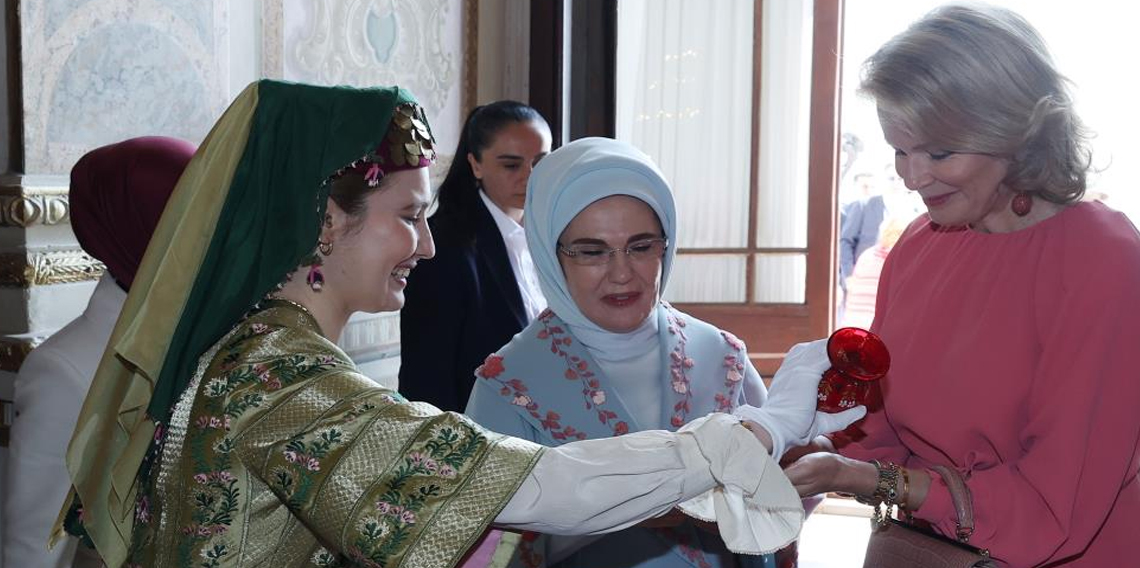 Emine Erdoğan, Belçika Kraliçesi Mathilde ile bir araya geldi