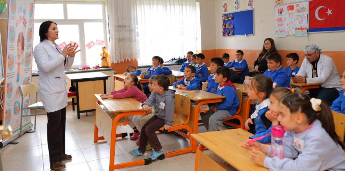 Bayburt’ta Öğrencilere Sağlık Eğitimi! Minikler “Sağlık Elçisi” Oldu
