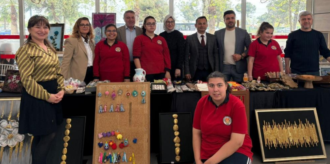 Özel öğrencilerin el emeği eserleri hastanede sergilendi