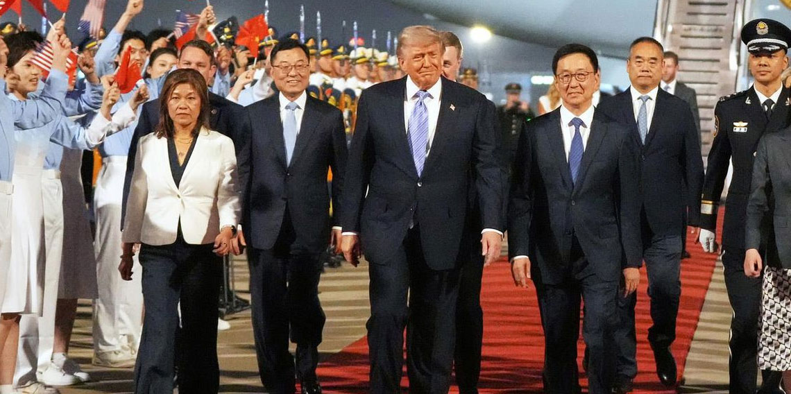 8,5 yıl sonra Çin'e ayak basan Trump, karşılama törenini görünce şaşırdı