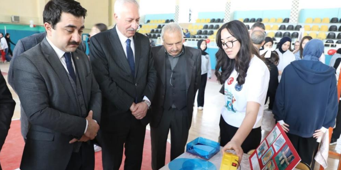 Bayburt'ta öğrencilerin bilim projeleri sergilenmeye devam ediyor