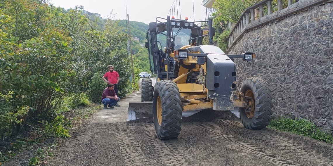 Trabzon'da yol çalışmaları devam ediyor