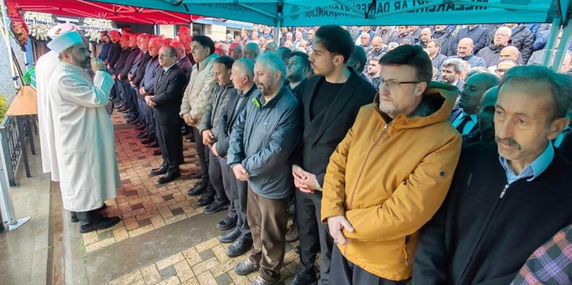 Ömer Yıldız Eşini Son Yolculuğuna Uğurladı