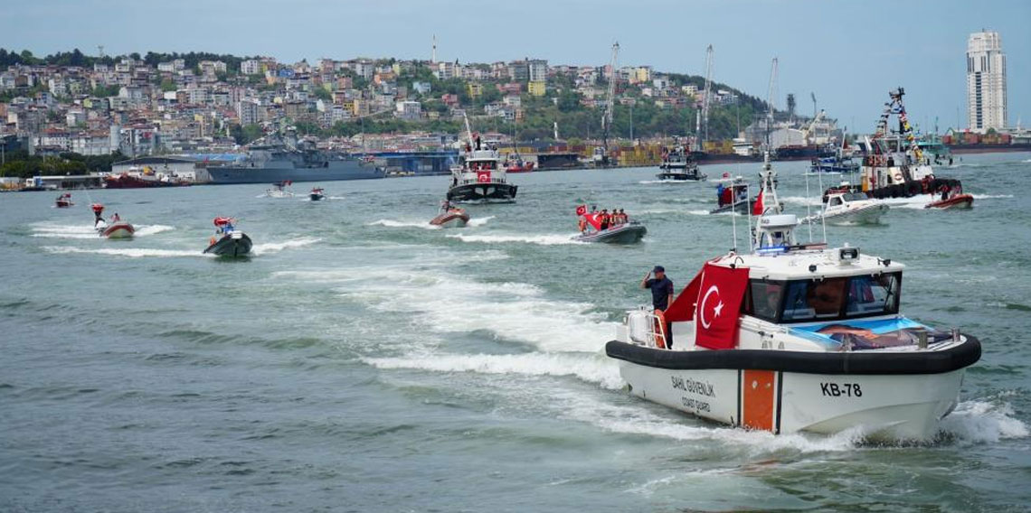 'Gemilerin Denizden Tören Geçişi'ne yoğun ilgi
