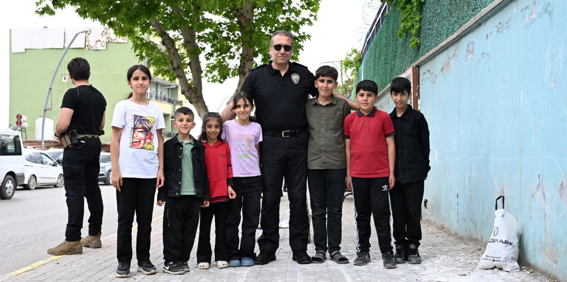 Emniyet Müdürü Volkan Sazak Çocuklarla Sek Sek Oynadı: Şırnak’ta Renkli Anlar
