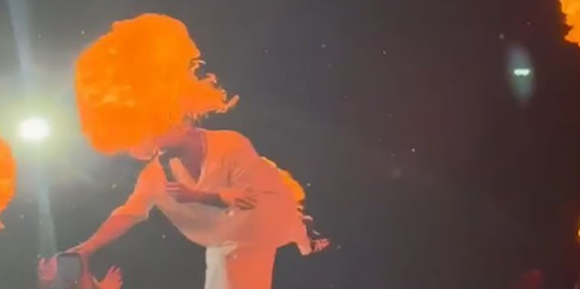 Tan Taşçı Konserinde Alevler Yüzüne Parladı