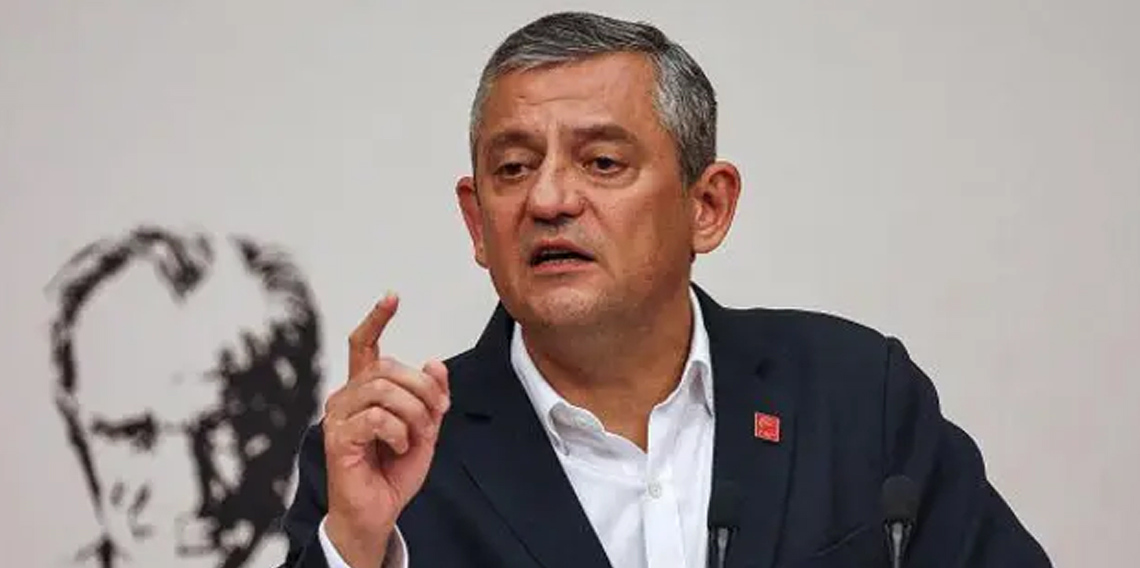 Özgür Özel yeniden grup başkanı seçildi
