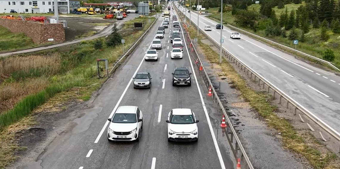 43 ilin geçiş noktasında trafik yoğunluğu arttı